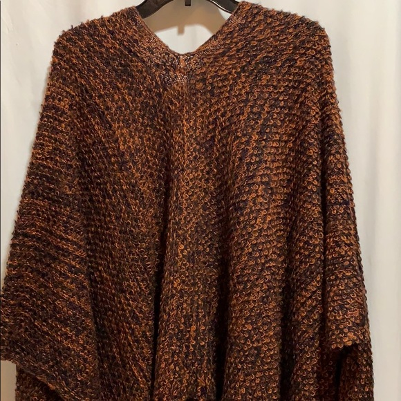 DO EVERY THING IN LOVE PONCHO OSZ RUST/BLK FRINGE - Picture 5 of 6